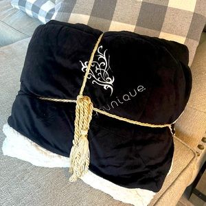 Younique Sherpa Blanket Black